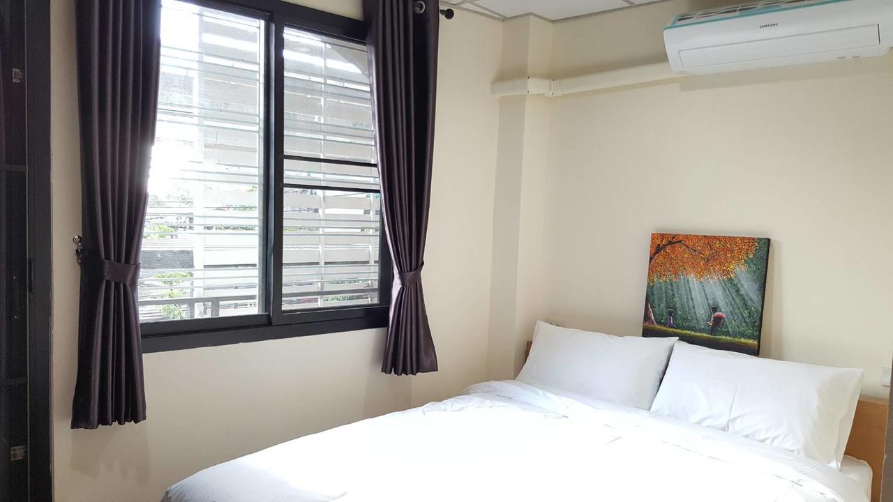 Double D Rooms & Cafe Bangkok Exterior photo